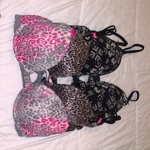 4 like new Victoria’s Secret bras